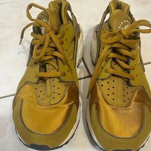 Gold huarache sneakers